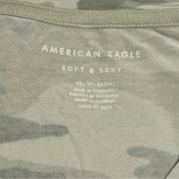 American Eagle Camo V-neck Top - size XS - Picture 3 of 3
